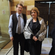 Jaromír Kohlíček s předsedkyní syrského parlamentu Hedijou Abbas